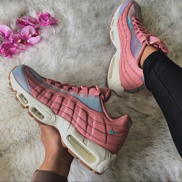 Nike Shoes - NWT⭐️ Rare Nike Air Max 95 Stardust 9.5W